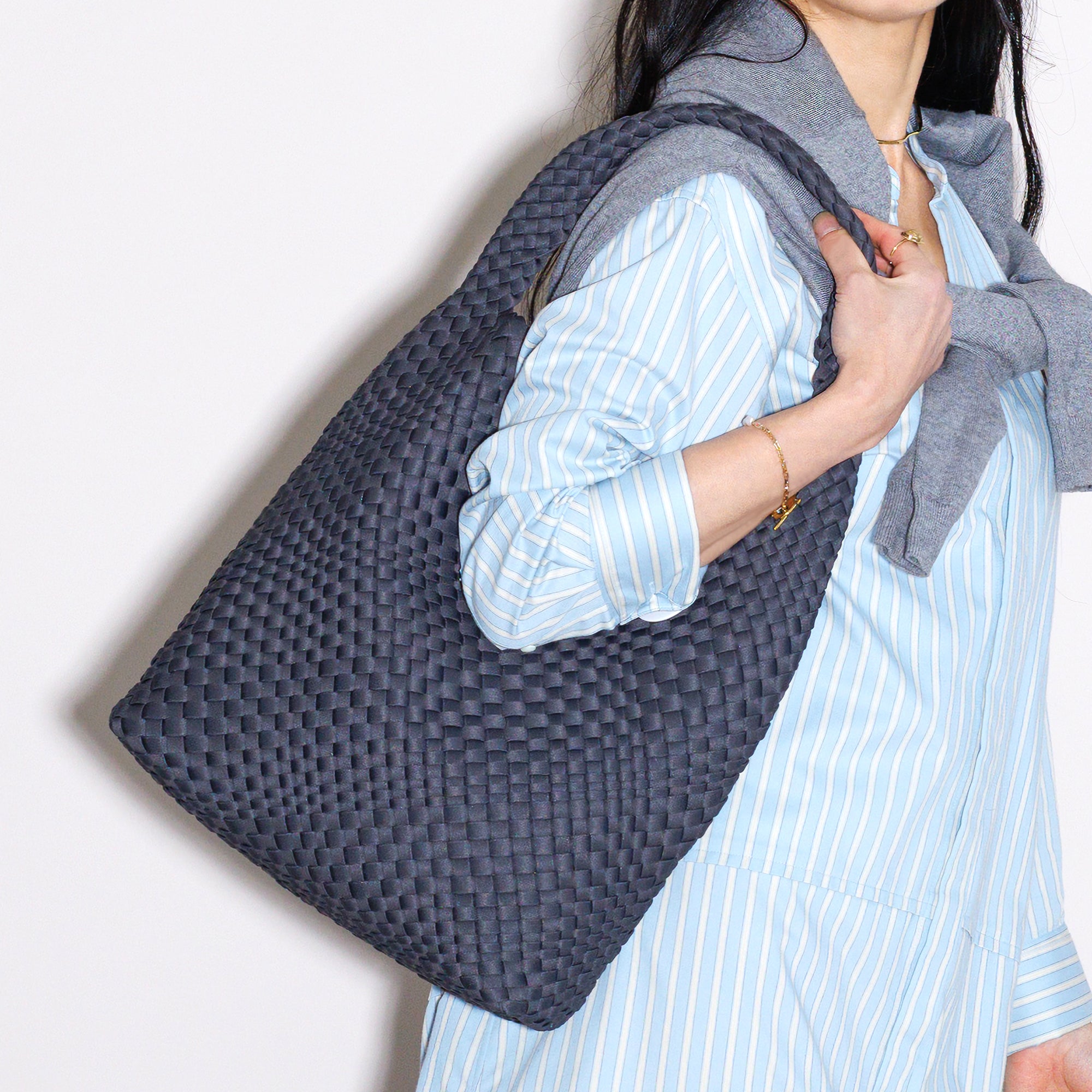 ストーリー ネオプレンメッシュワンショルダーバッグ L 