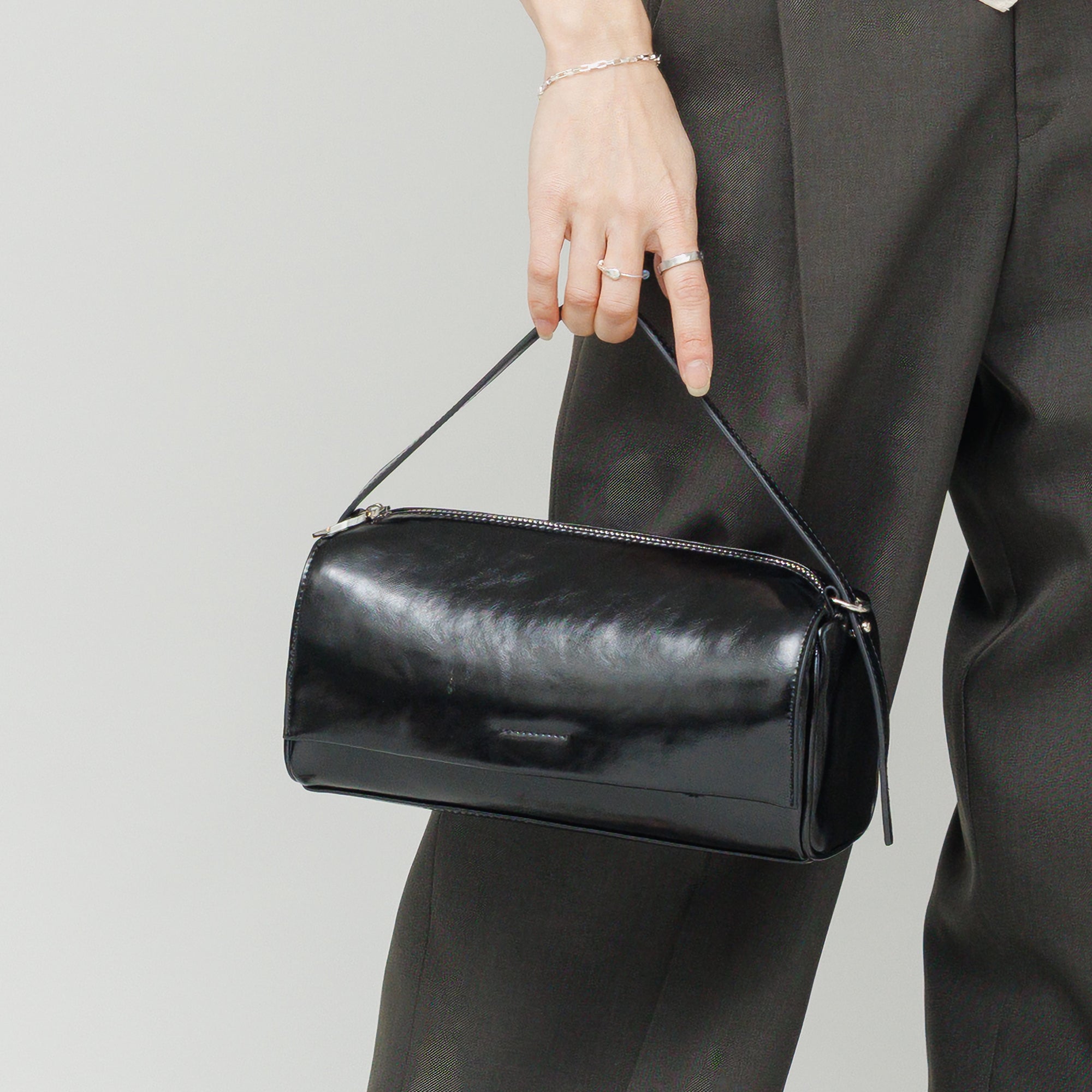 CYLINDER CROSSBODY (Black)