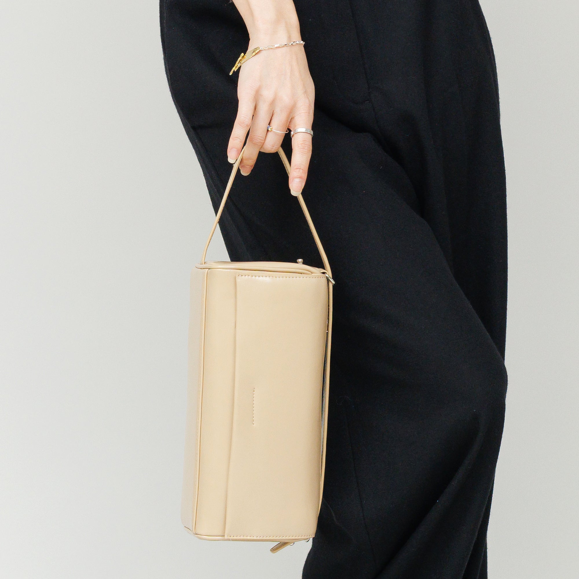【予約販売】CYLINDER CROSSBODY (Black)