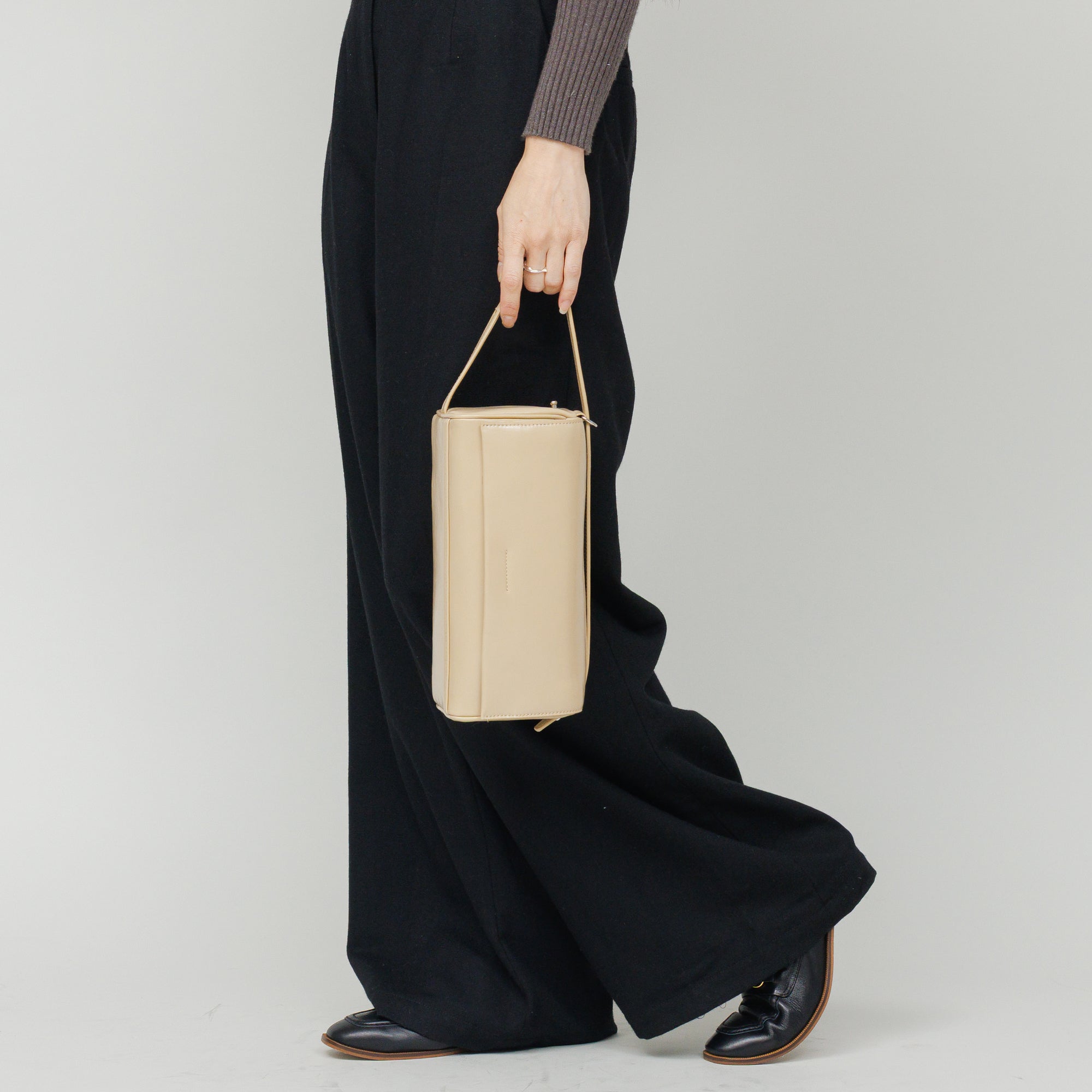 【予約販売】CYLINDER CROSSBODY (Black)