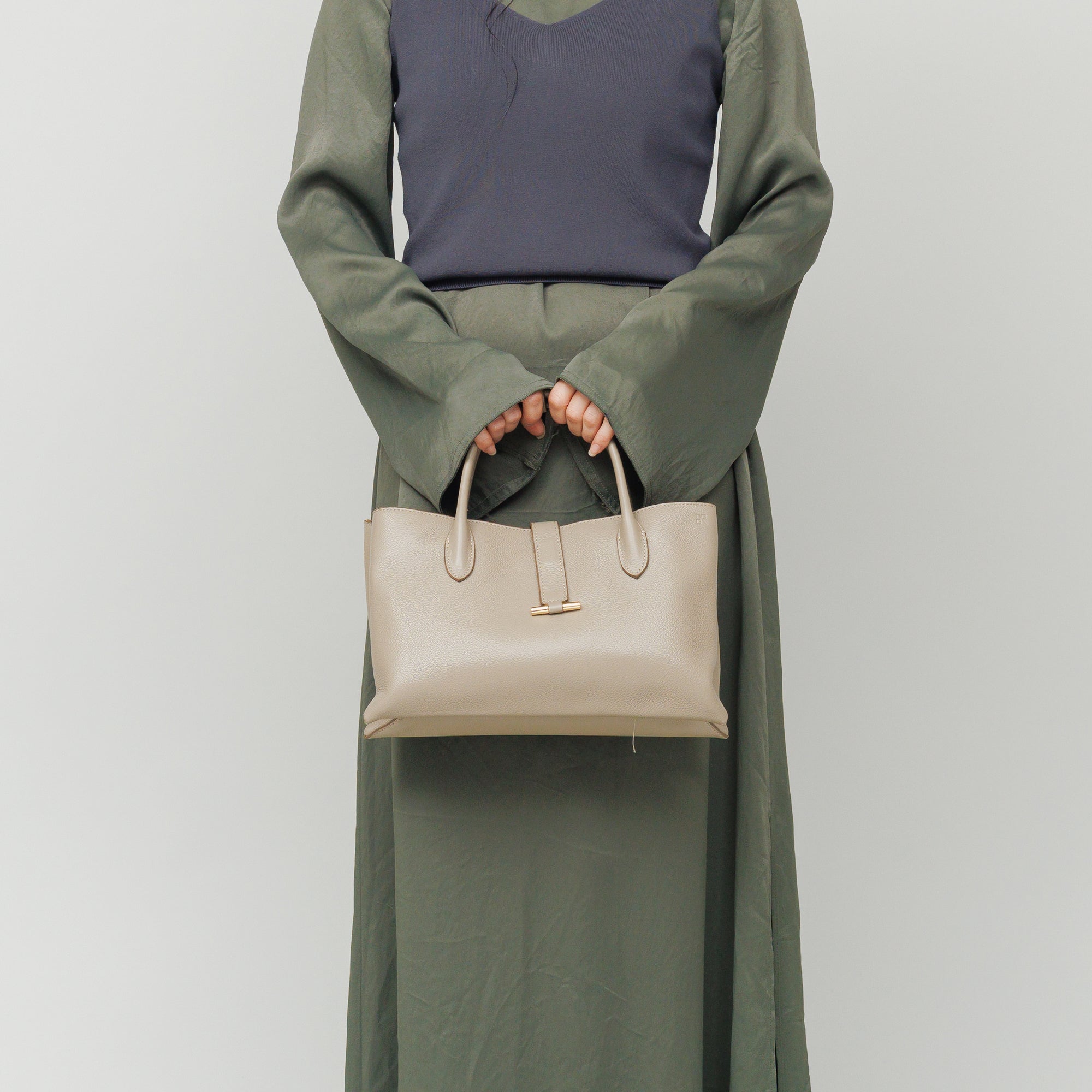 【予約販売】SEPARATE TOTE M (Grege)