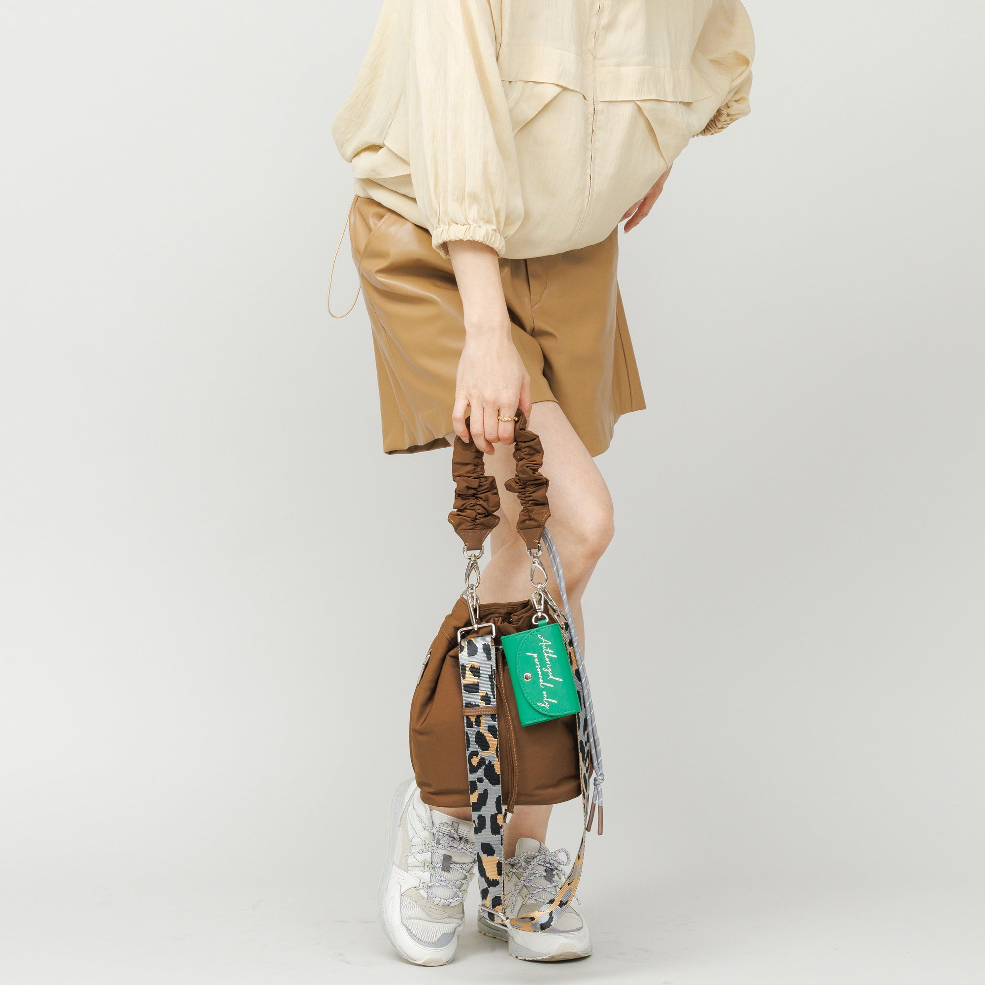 【予約販売】PL GATHER STRAP HANDBAG (Brown)