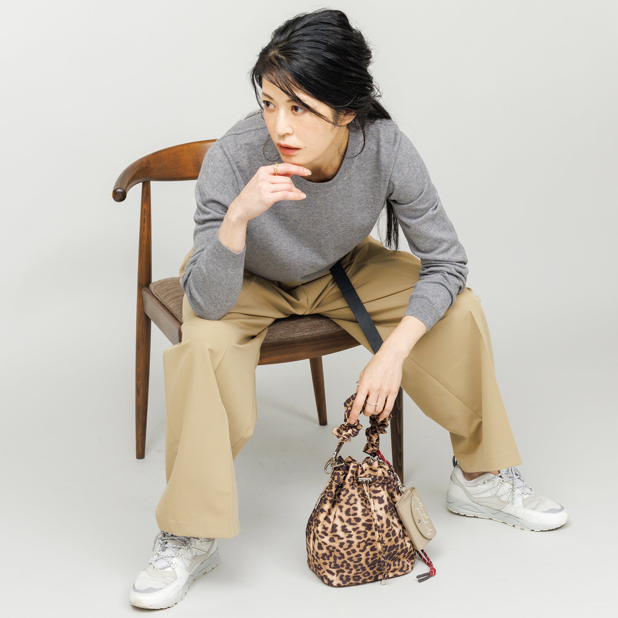 【予約販売】PL GATHER STRAP HANDBAG (Brown)
