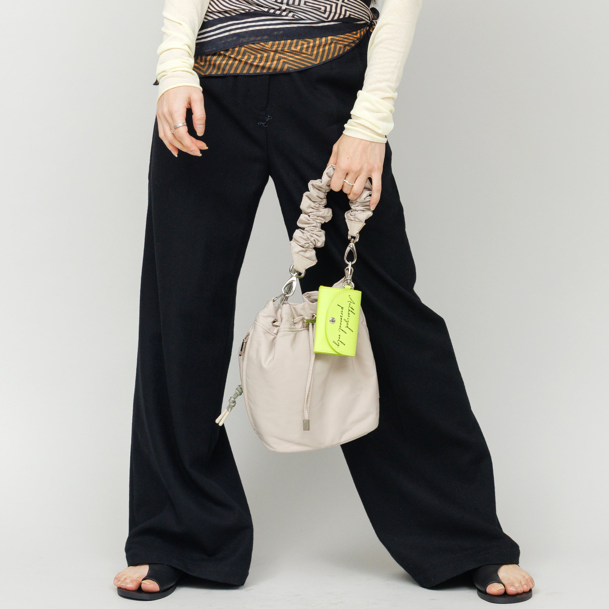 【予約販売】PL GATHER STRAP HANDBAG (Brown)