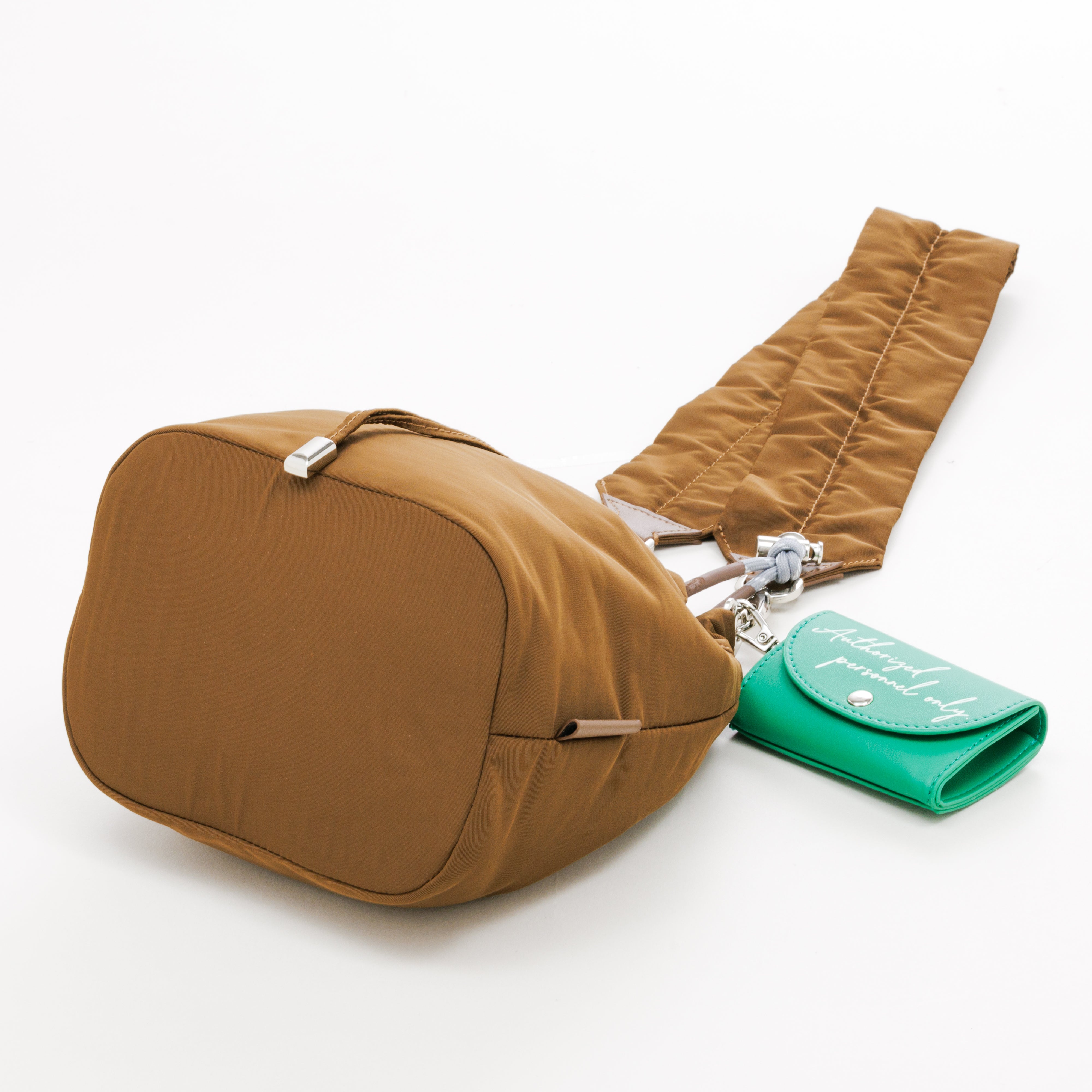 【予約販売】PL GATHER STRAP HANDBAG (Brown)