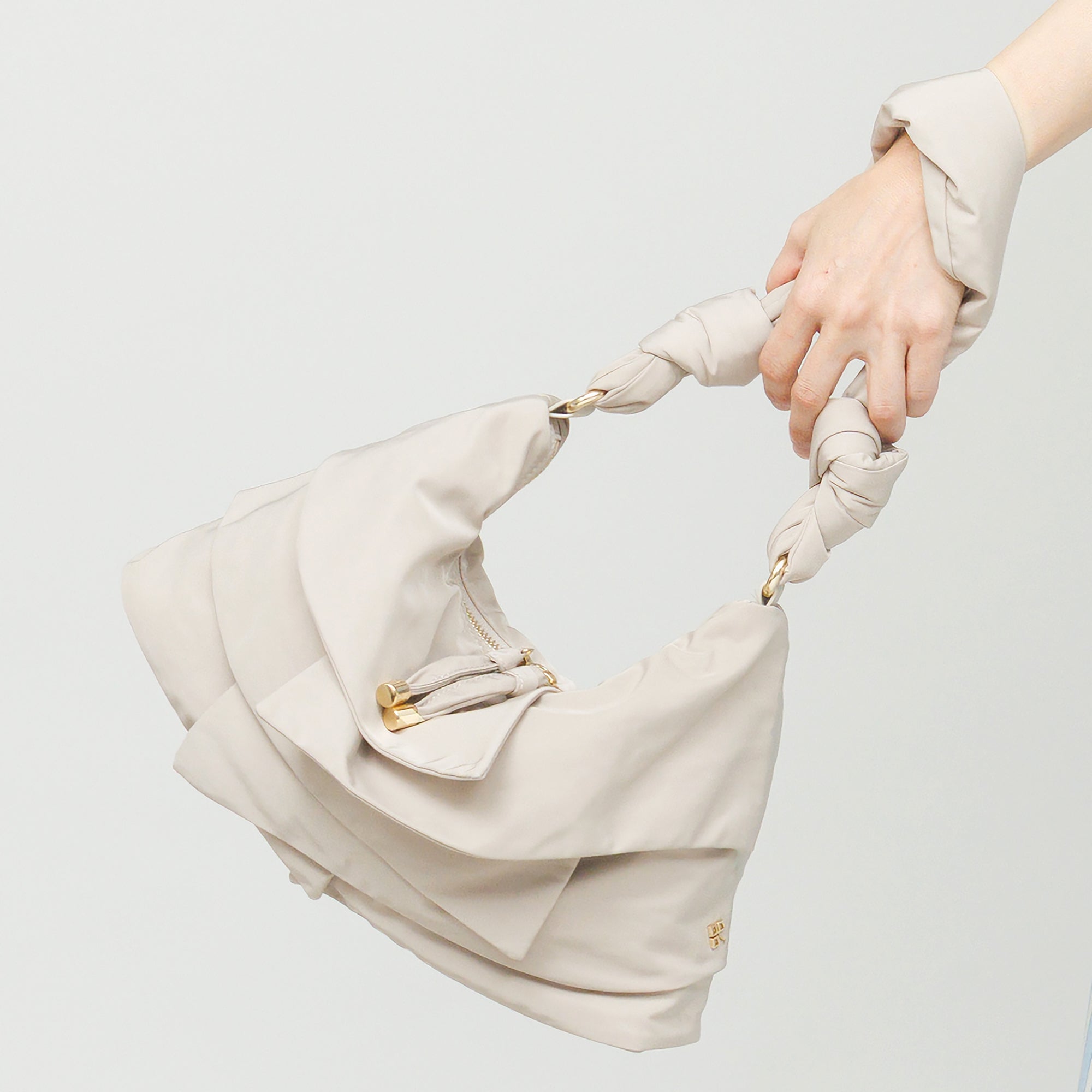 【予約販売】PL FRILLS HANDBAG (Ecru Beige)