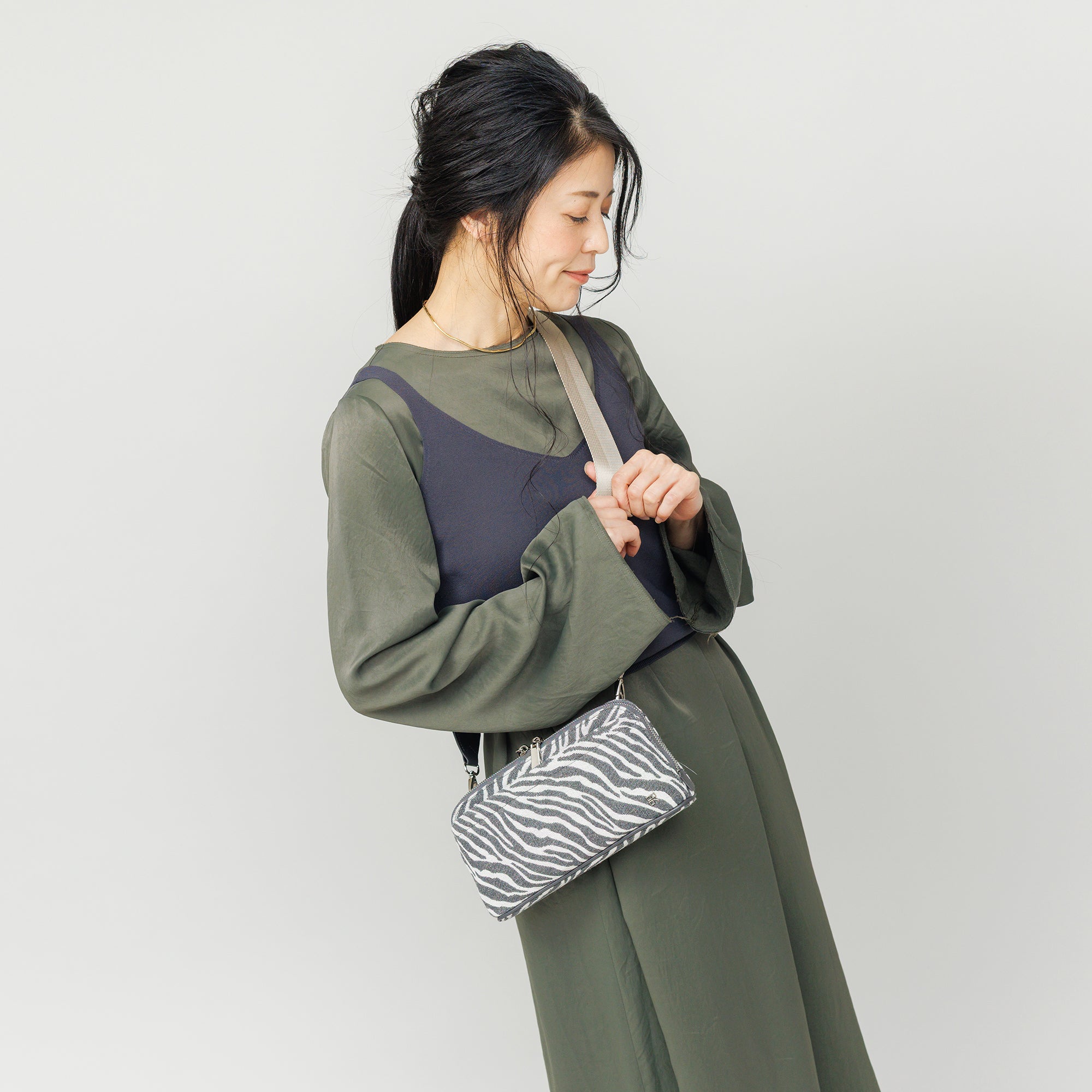 【予約販売】JQ TRAVEL CROSSBODY (Camel Leopard)