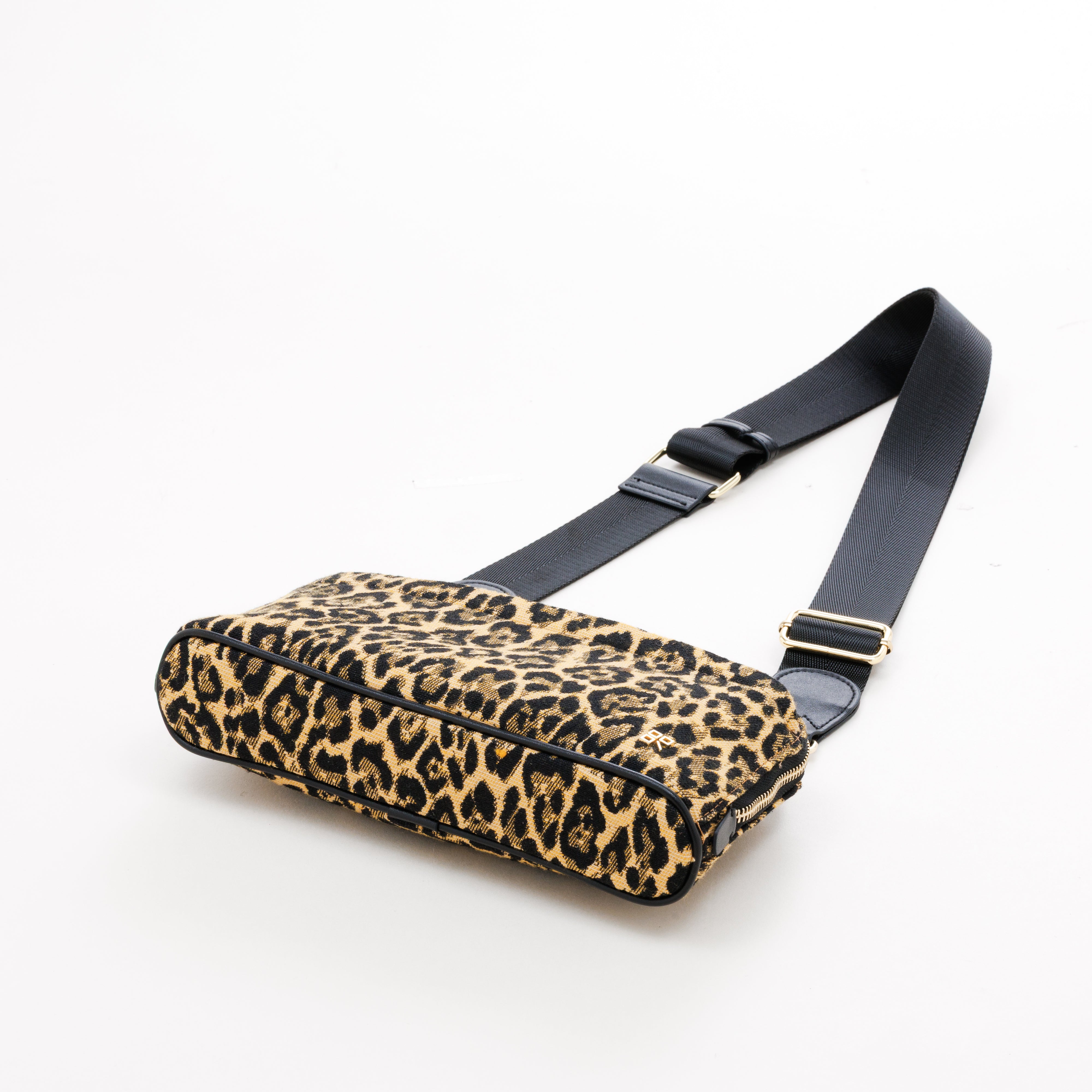 【予約販売】JQ TRAVEL CROSSBODY (Camel Leopard)