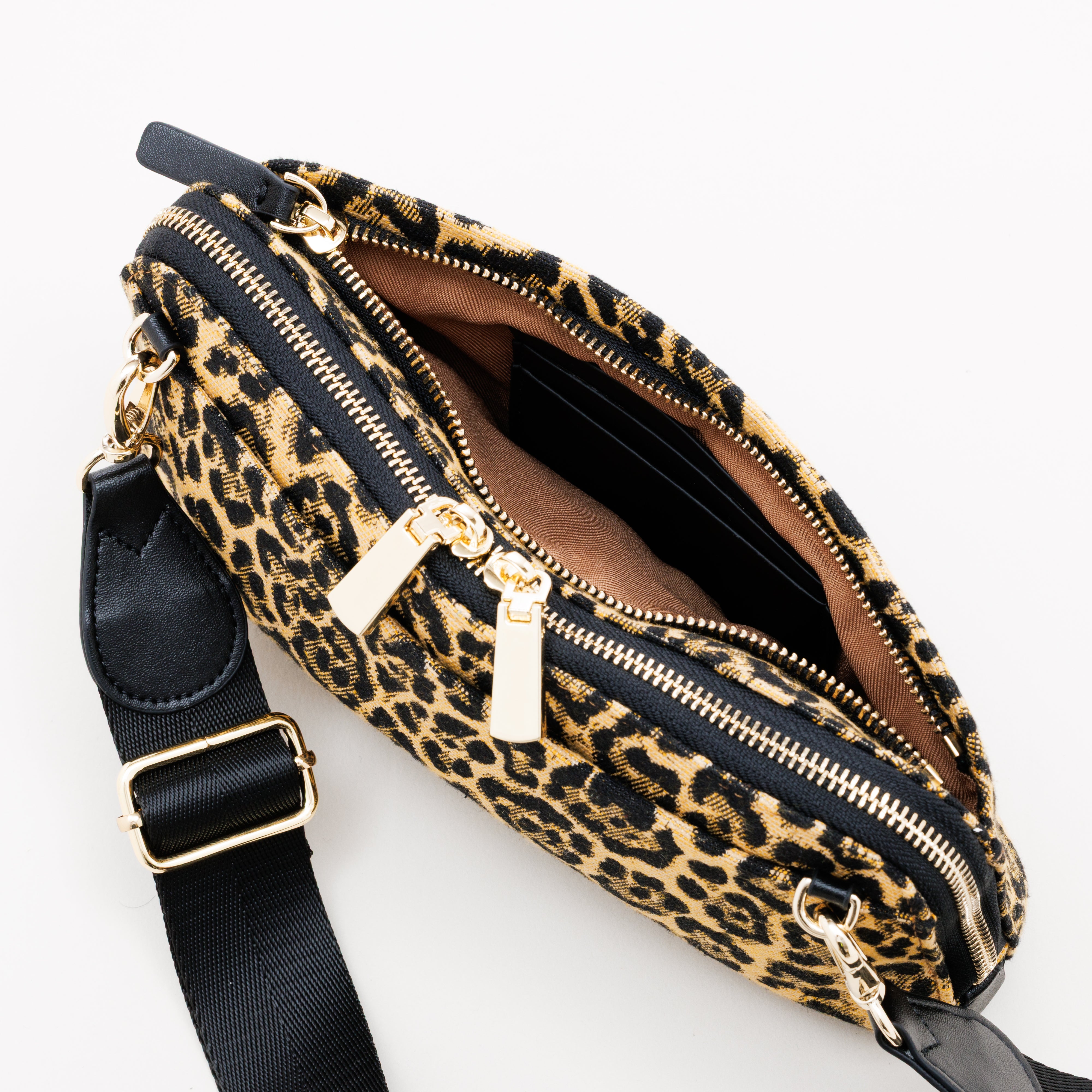 【予約販売】JQ TRAVEL CROSSBODY (Camel Leopard)