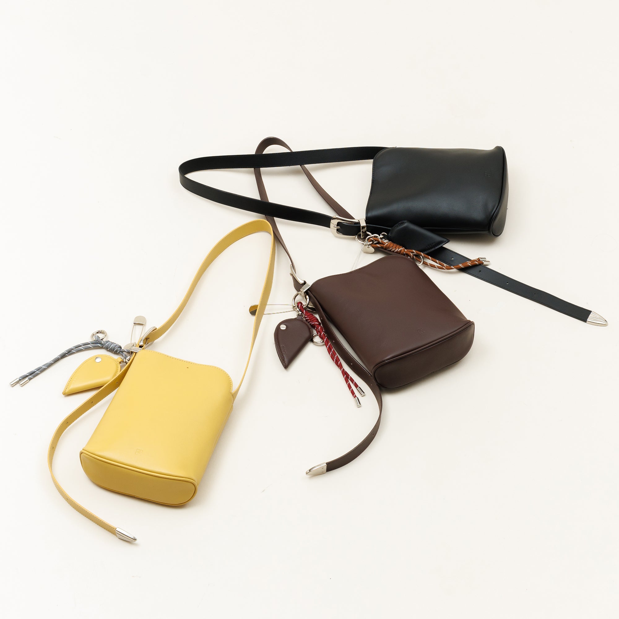 LEATHER ROUND HANDBAG (Light Beige)