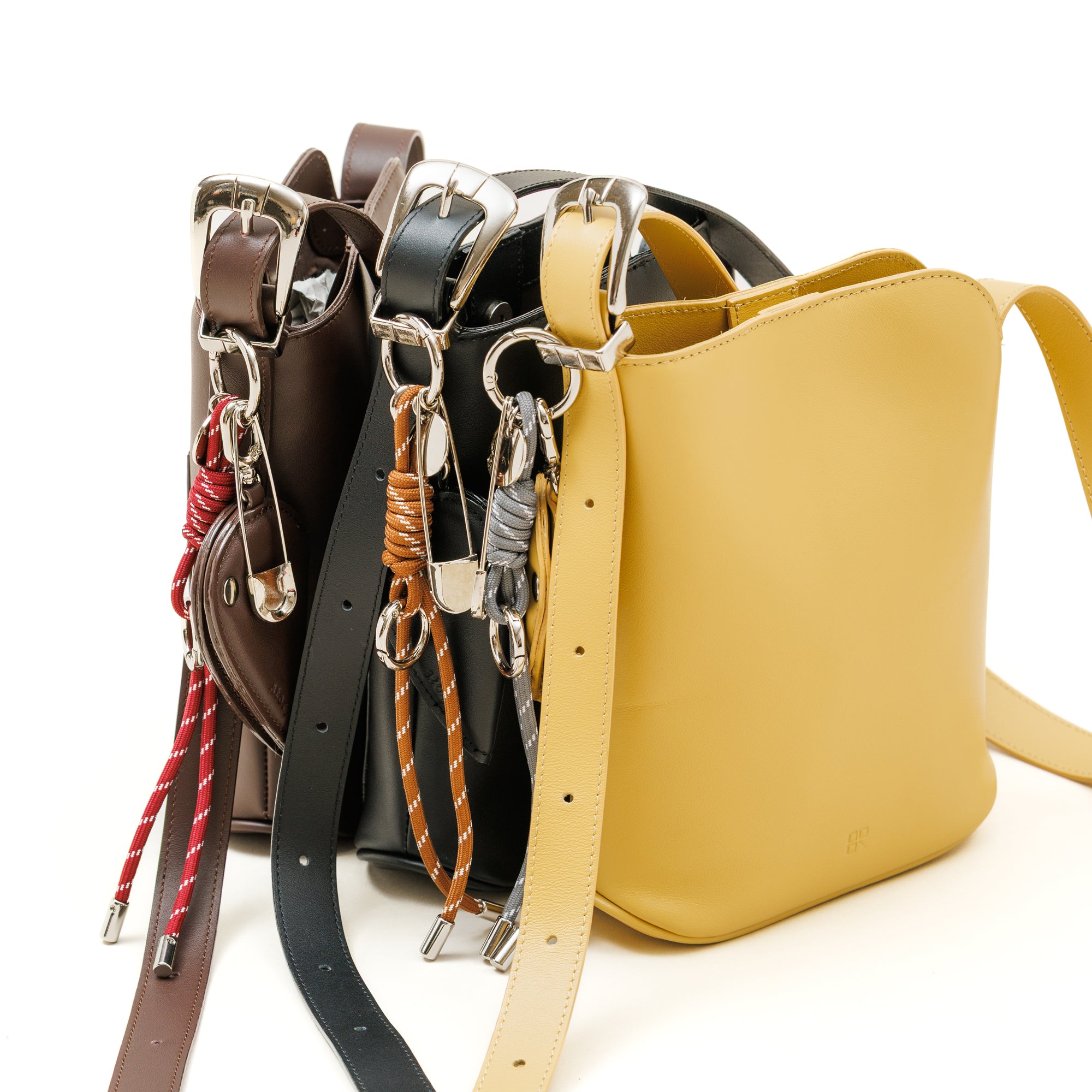 LEATHER ROUND HANDBAG (Light Beige)