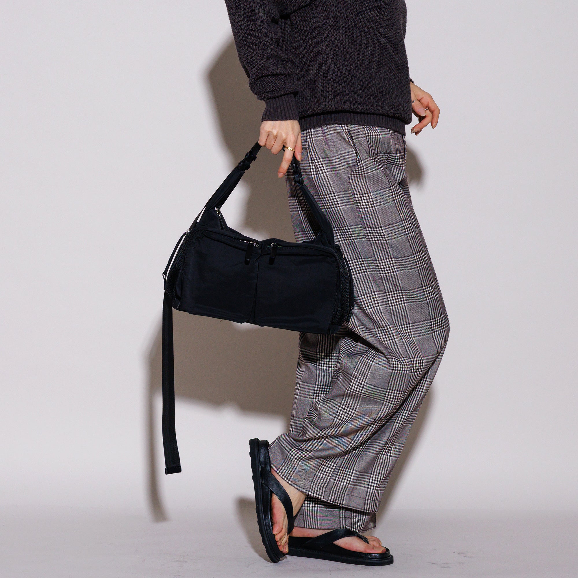 PL MULTI POCKET ONESHOULDER M (Black)