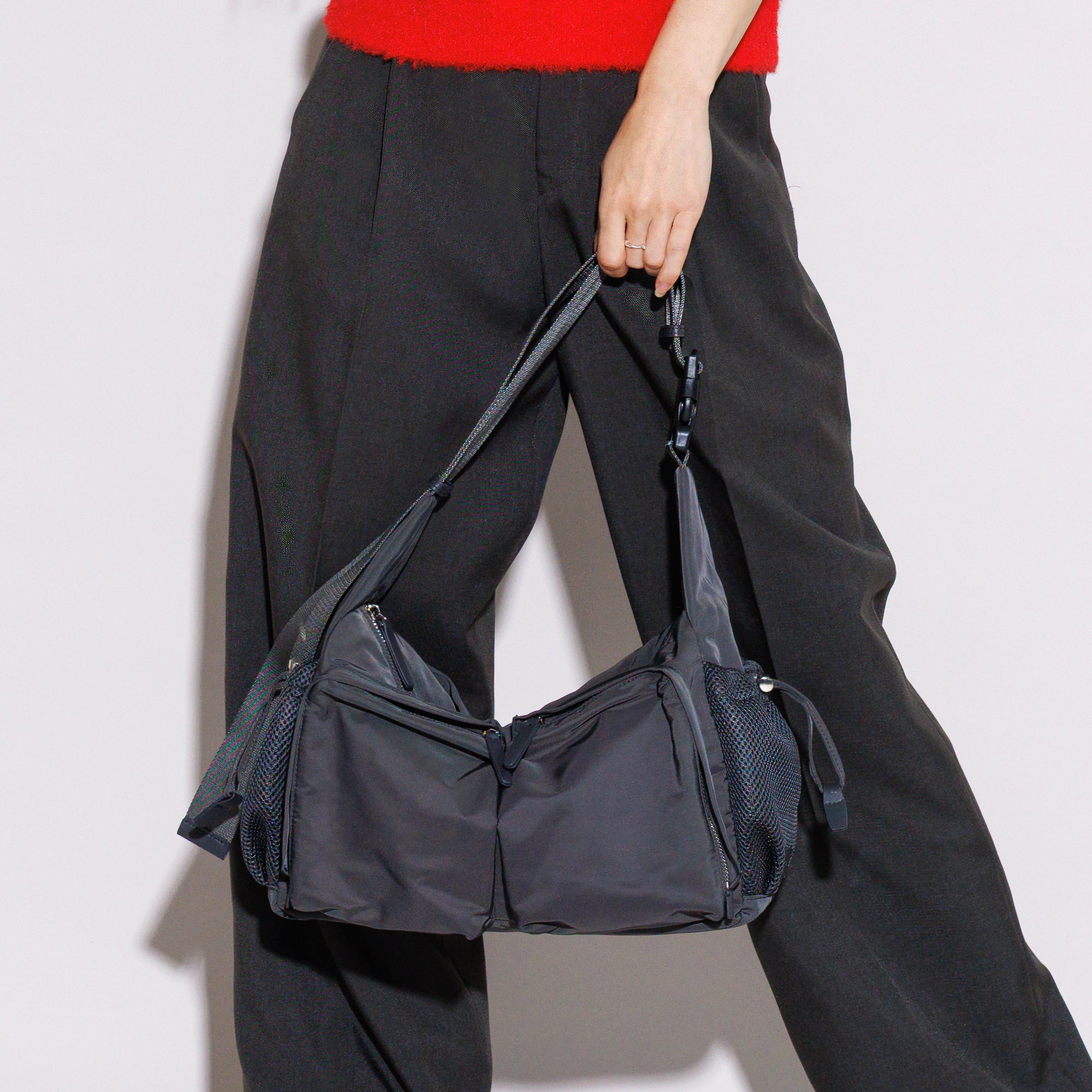 PL MULTI POCKET ONESHOULDER M (Black)