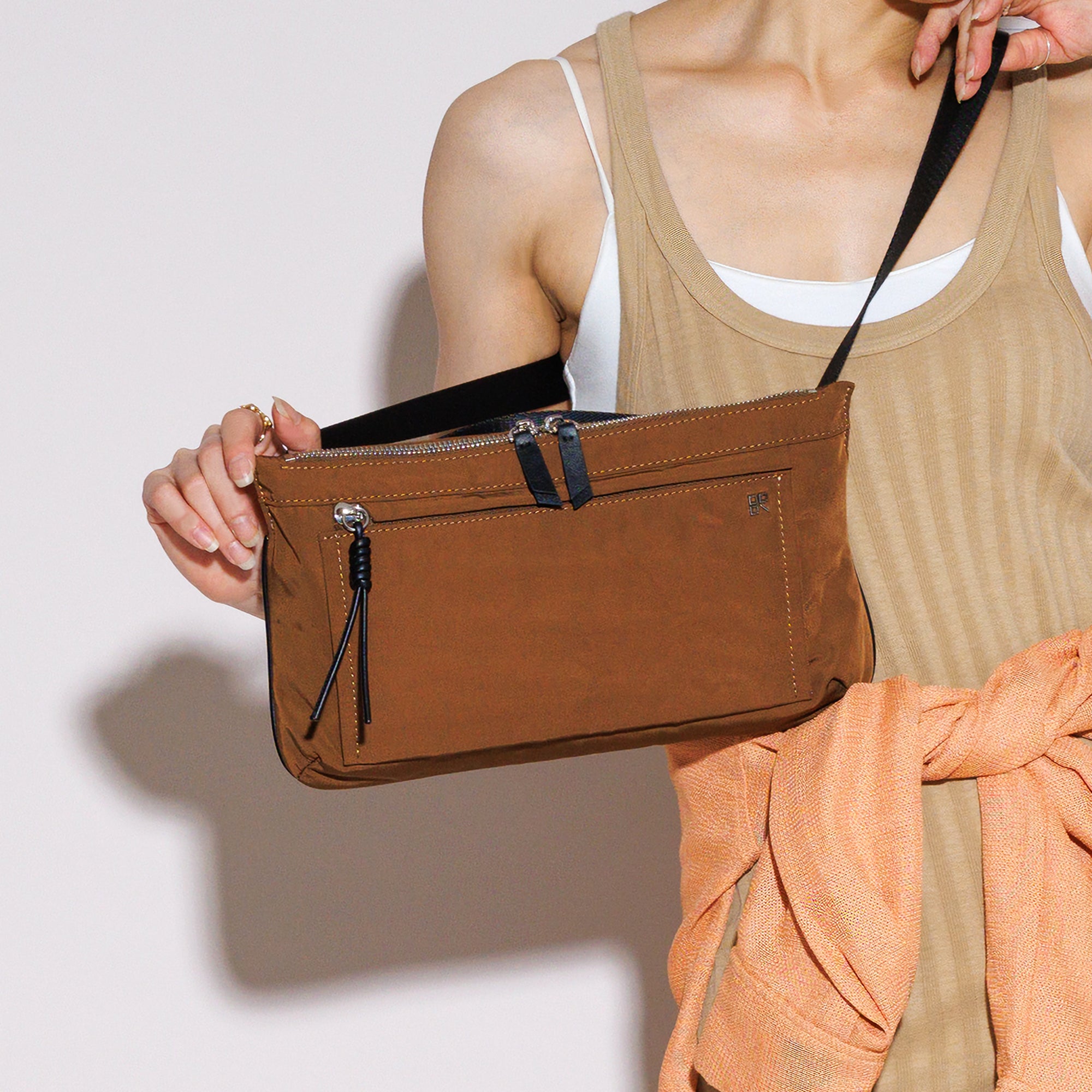 【予約商品】 PL FLAT CROSSBODY (Black)