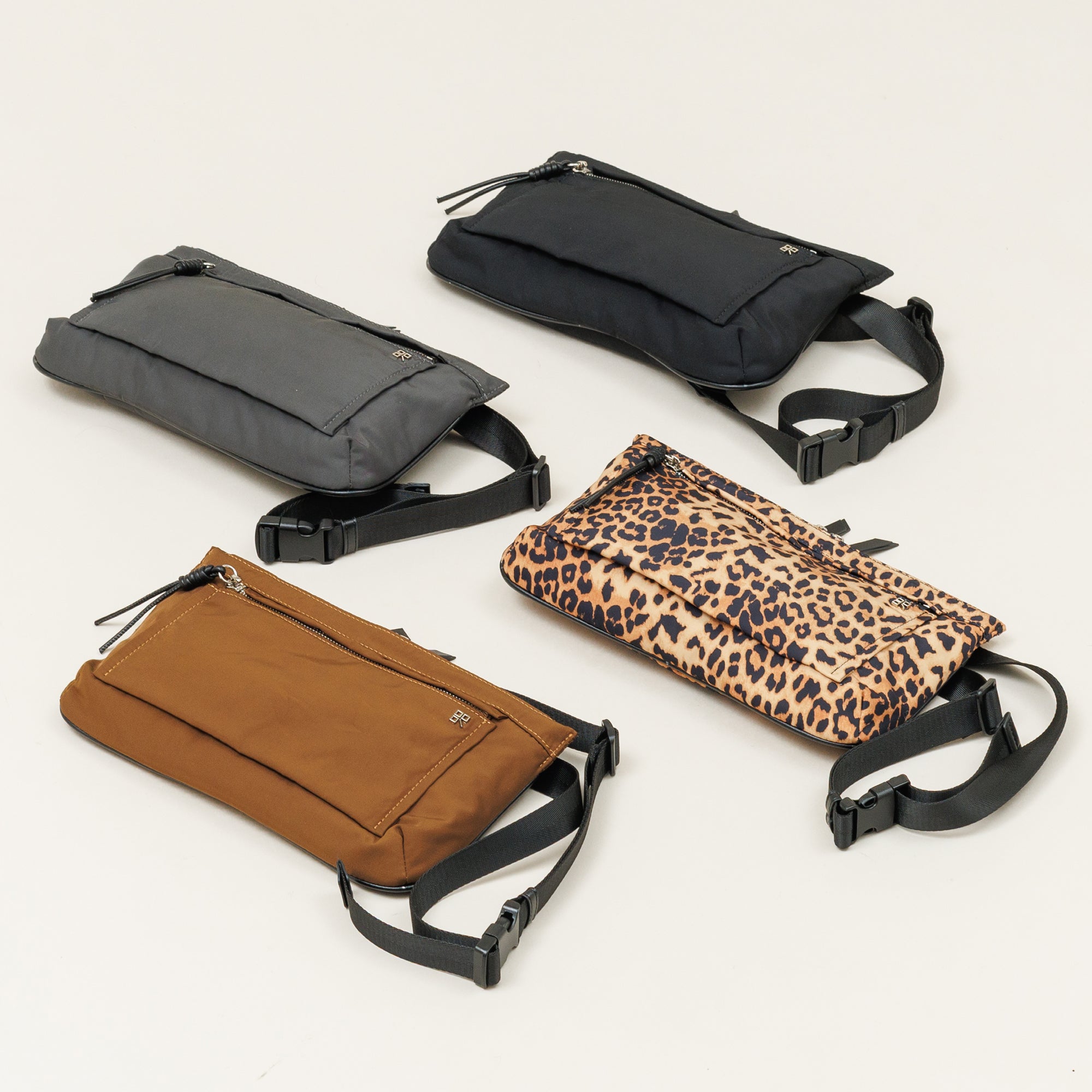 【予約商品】 PL FLAT CROSSBODY (Black)