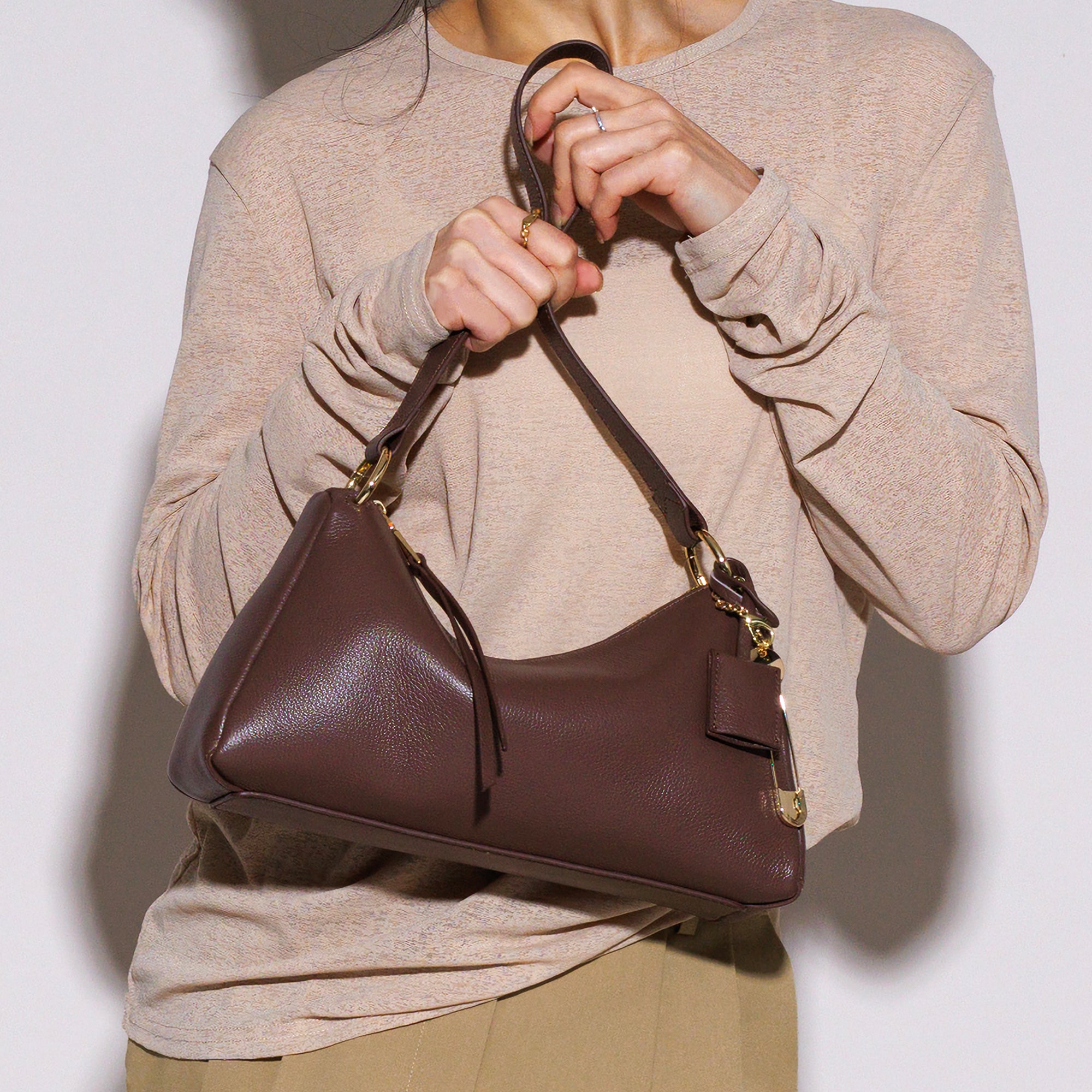 LEATHER CURVE TOP HANDBAG (Coral)
