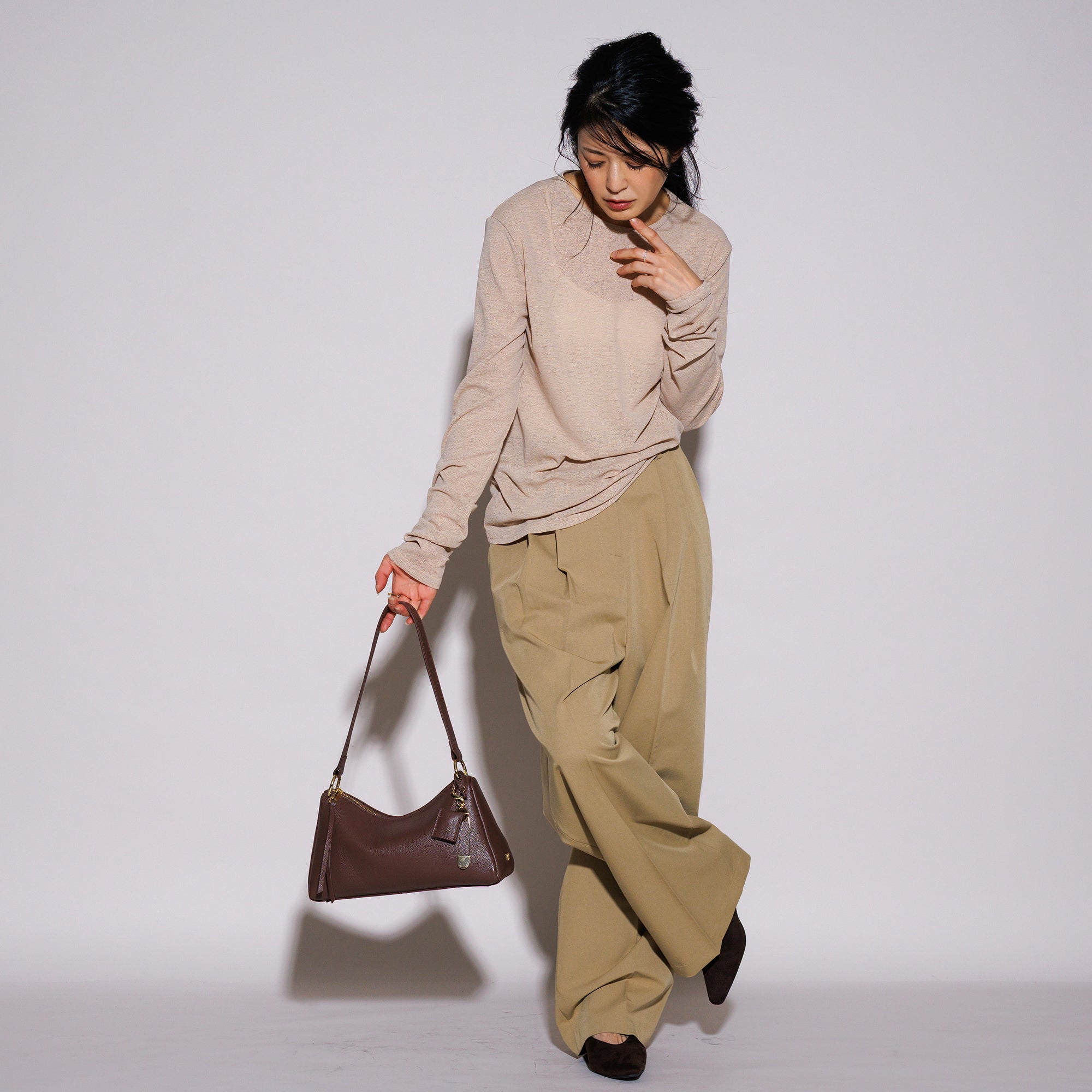 LEATHER CURVE TOP HANDBAG (Coral)