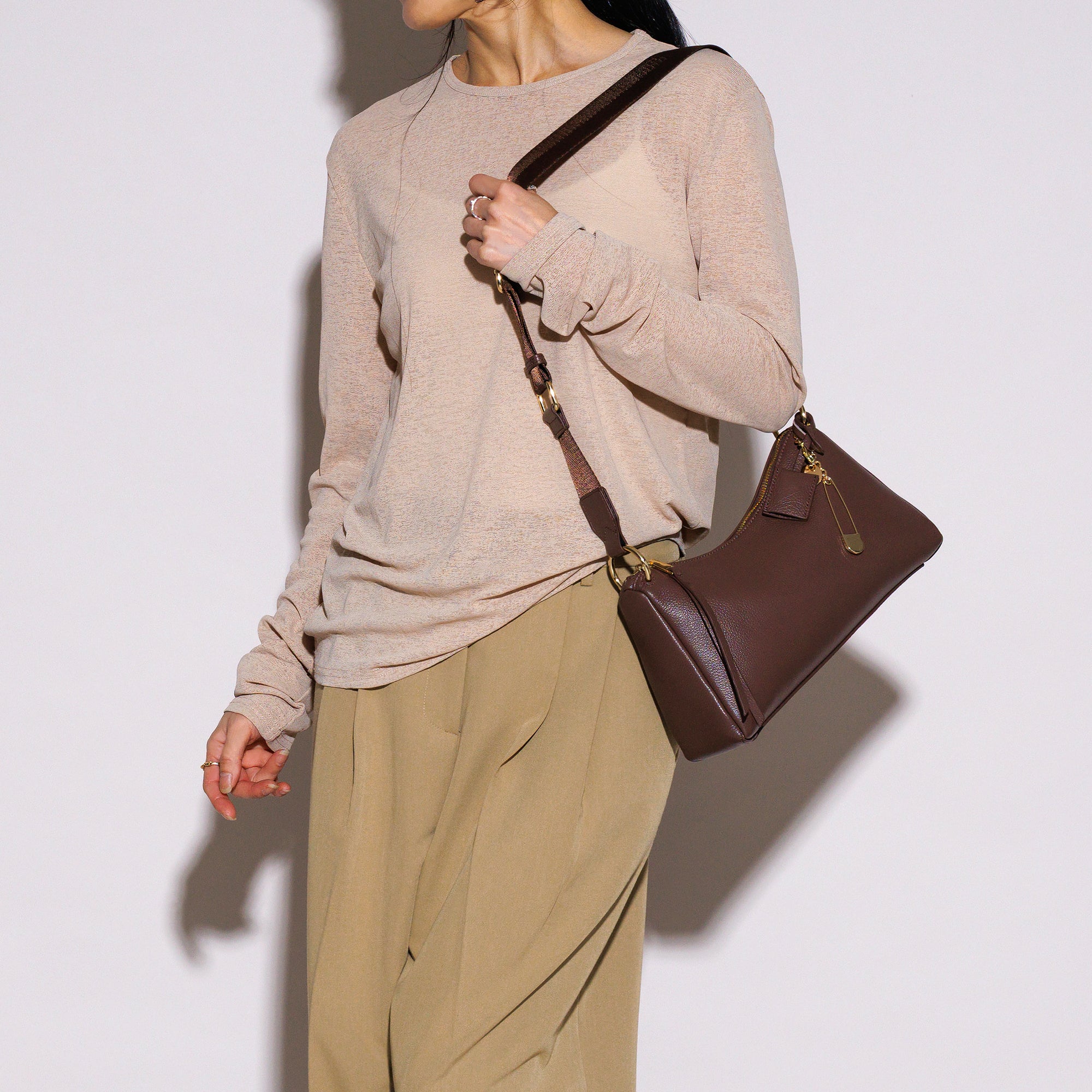 LEATHER CURVE TOP HANDBAG (Coral)