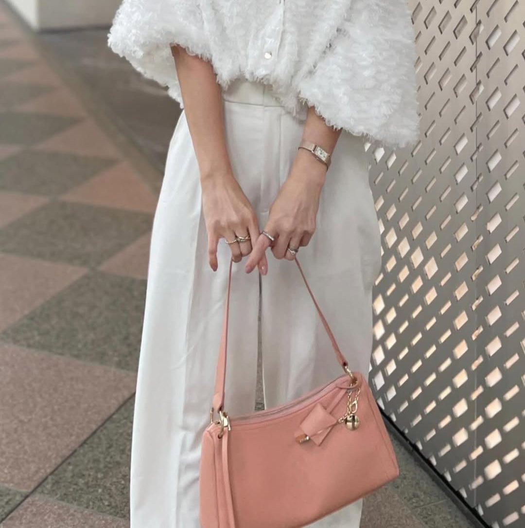 LEATHER CURVE TOP HANDBAG (Coral)