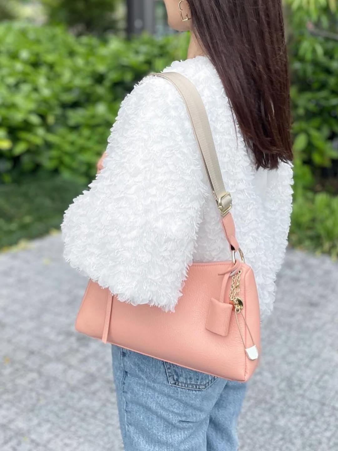 LEATHER CURVE TOP HANDBAG (Coral)