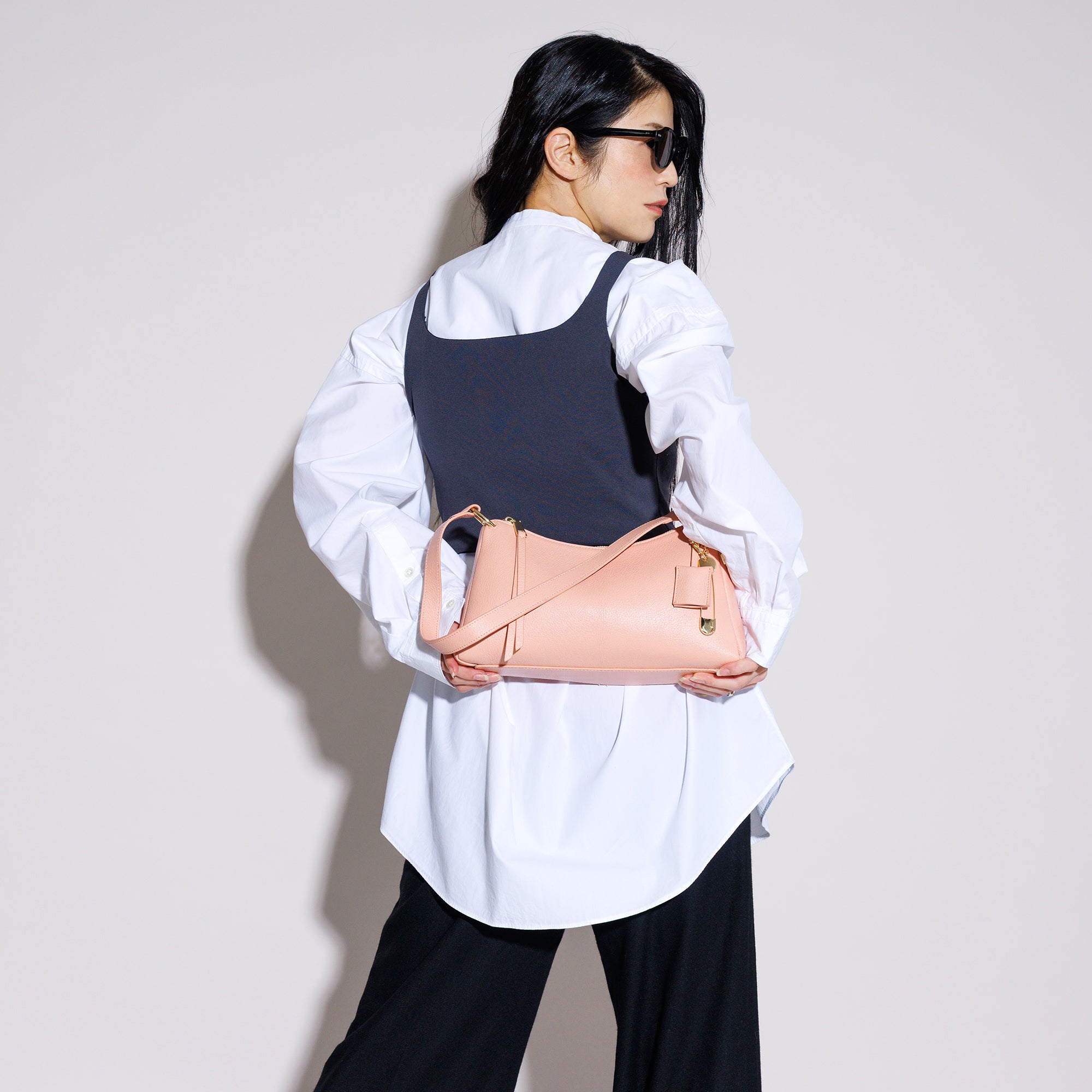 LEATHER CURVE TOP HANDBAG (Coral)