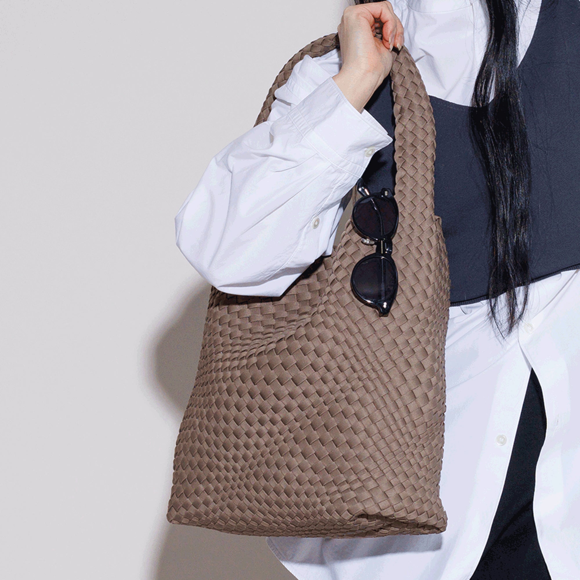 【予約商品】 NP MESH ONESHOULDER L (Brown)