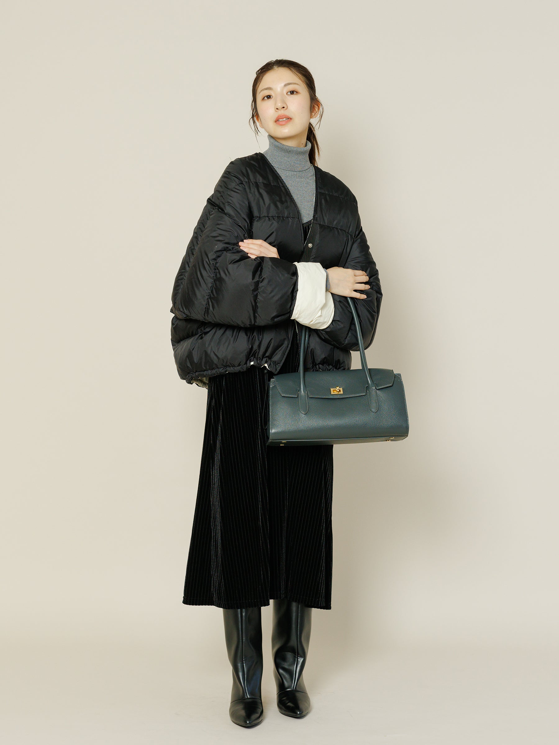 新品❤️ story. ハンドバッグ　黒　レザー　レディース　チャーム付き NEW ARRIVAL